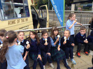 St Annes kids with ice cream 3 sitting on wall